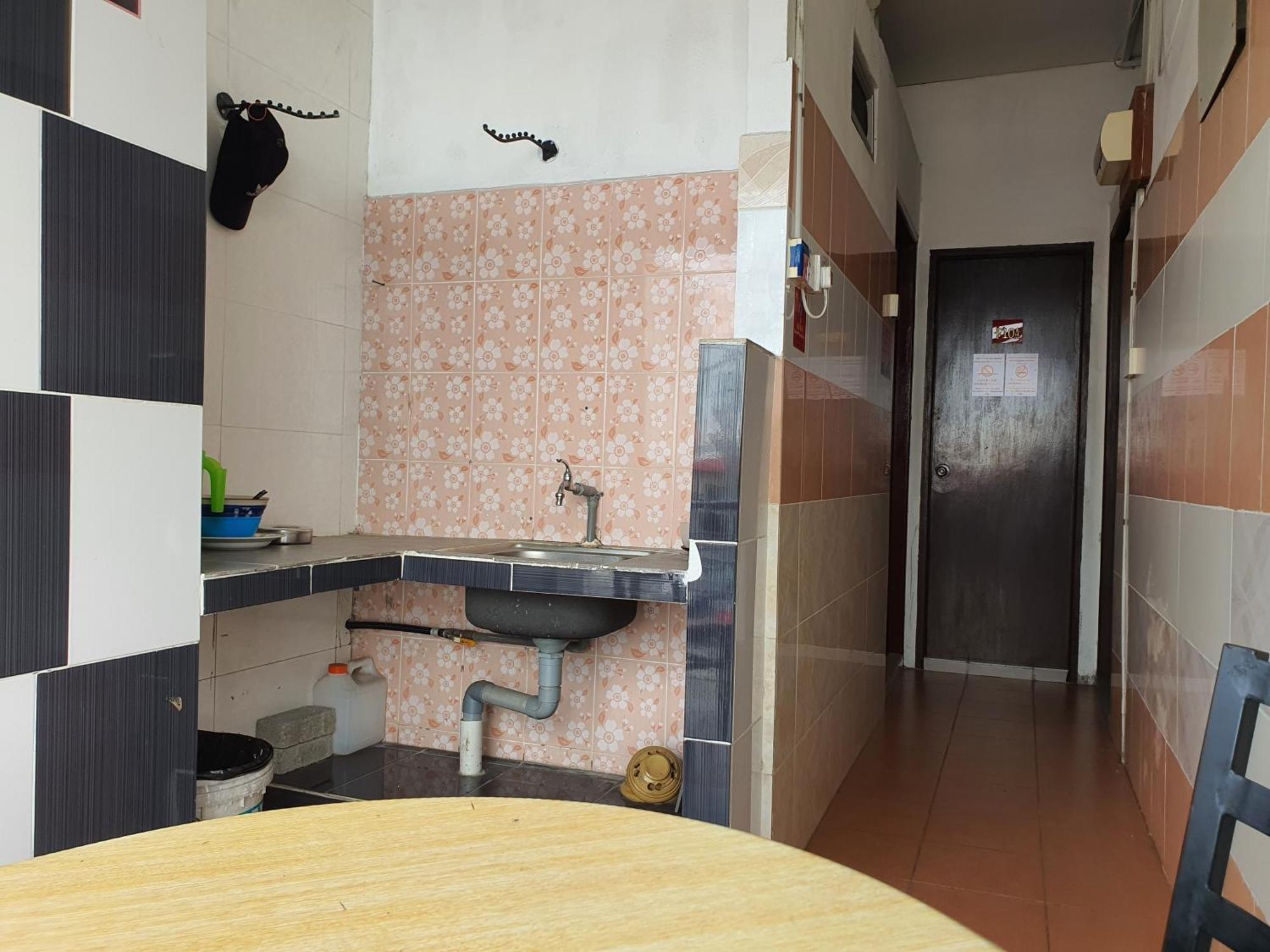 Oyo 90972 Jj Homestay Miri Eksteriør billede