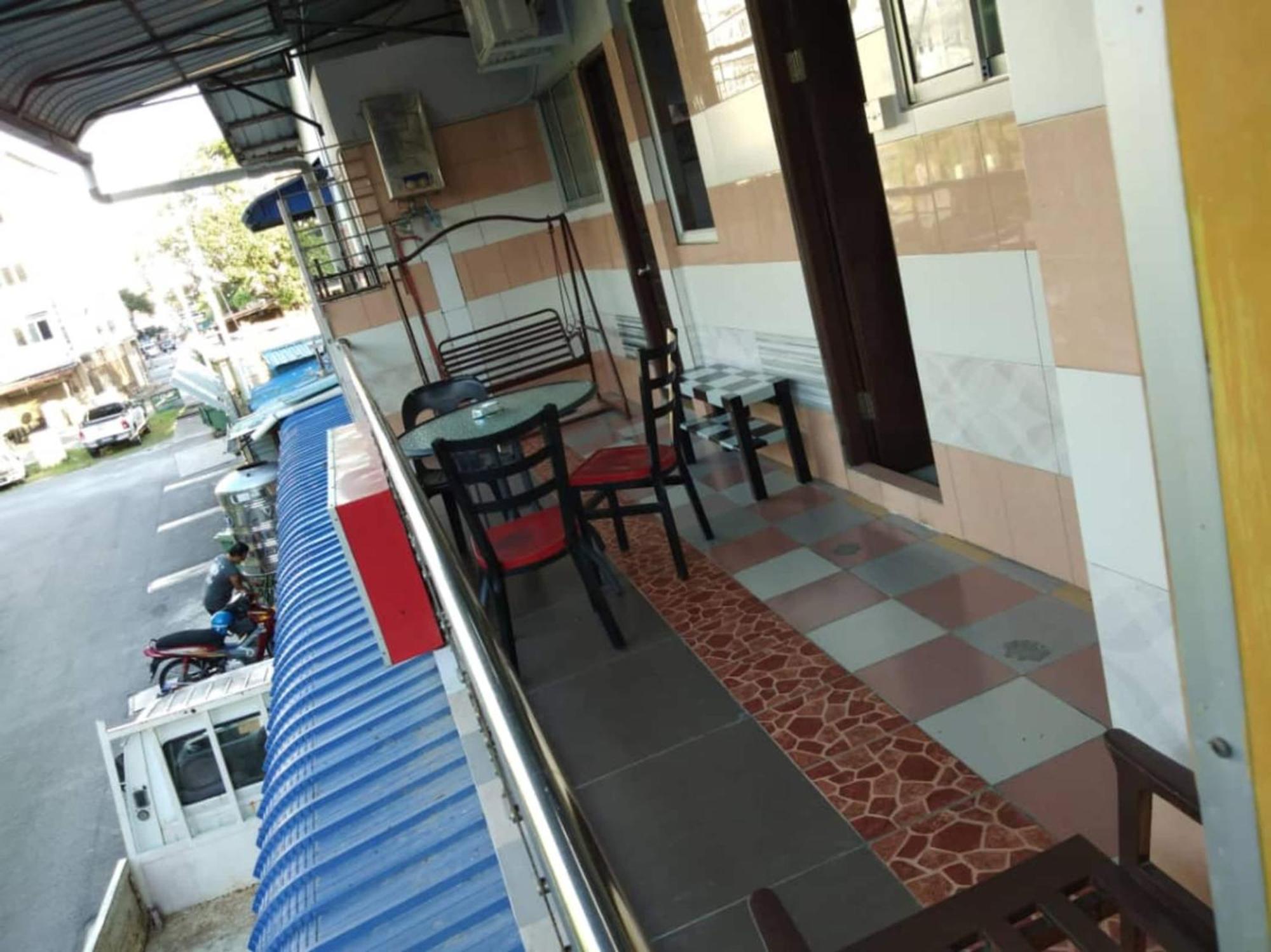 Oyo 90972 Jj Homestay Miri Eksteriør billede