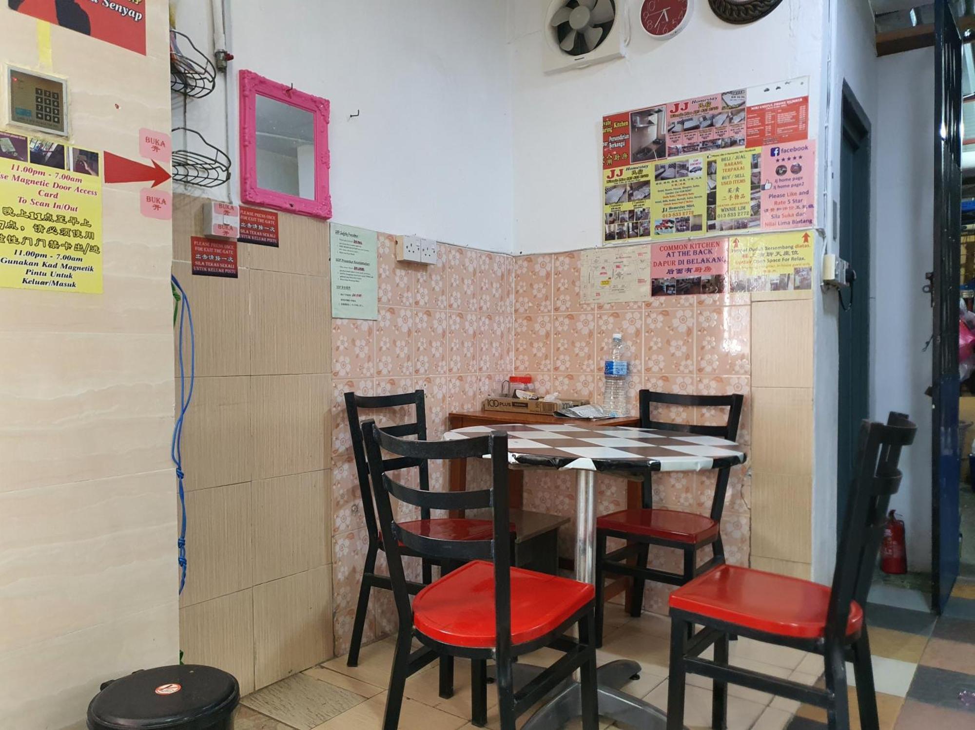 Oyo 90972 Jj Homestay Miri Eksteriør billede