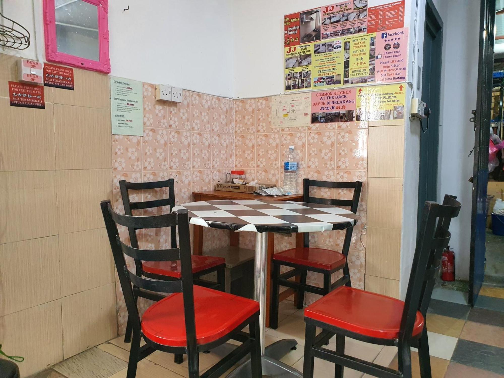 Oyo 90972 Jj Homestay Miri Eksteriør billede
