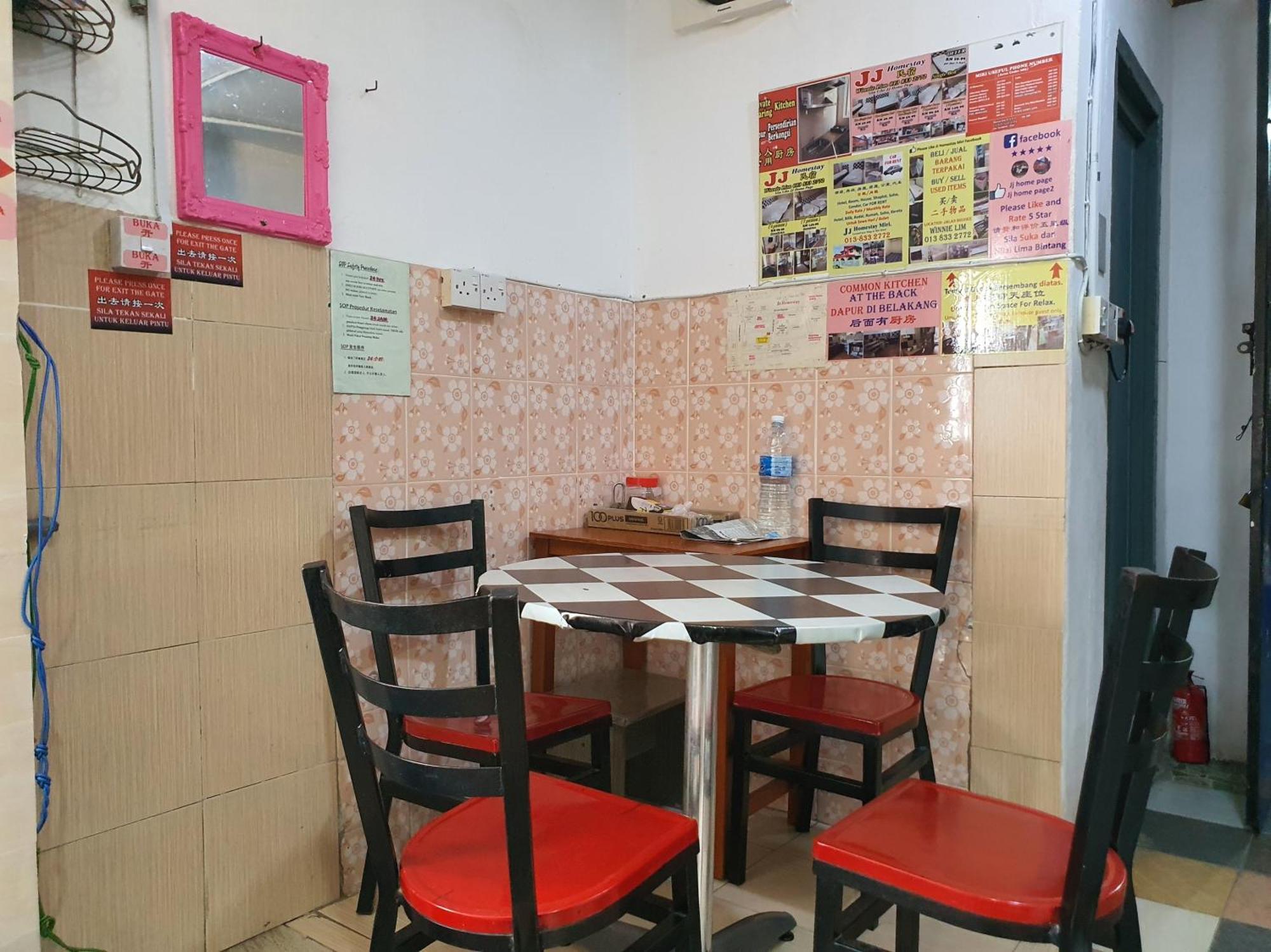 Oyo 90972 Jj Homestay Miri Eksteriør billede