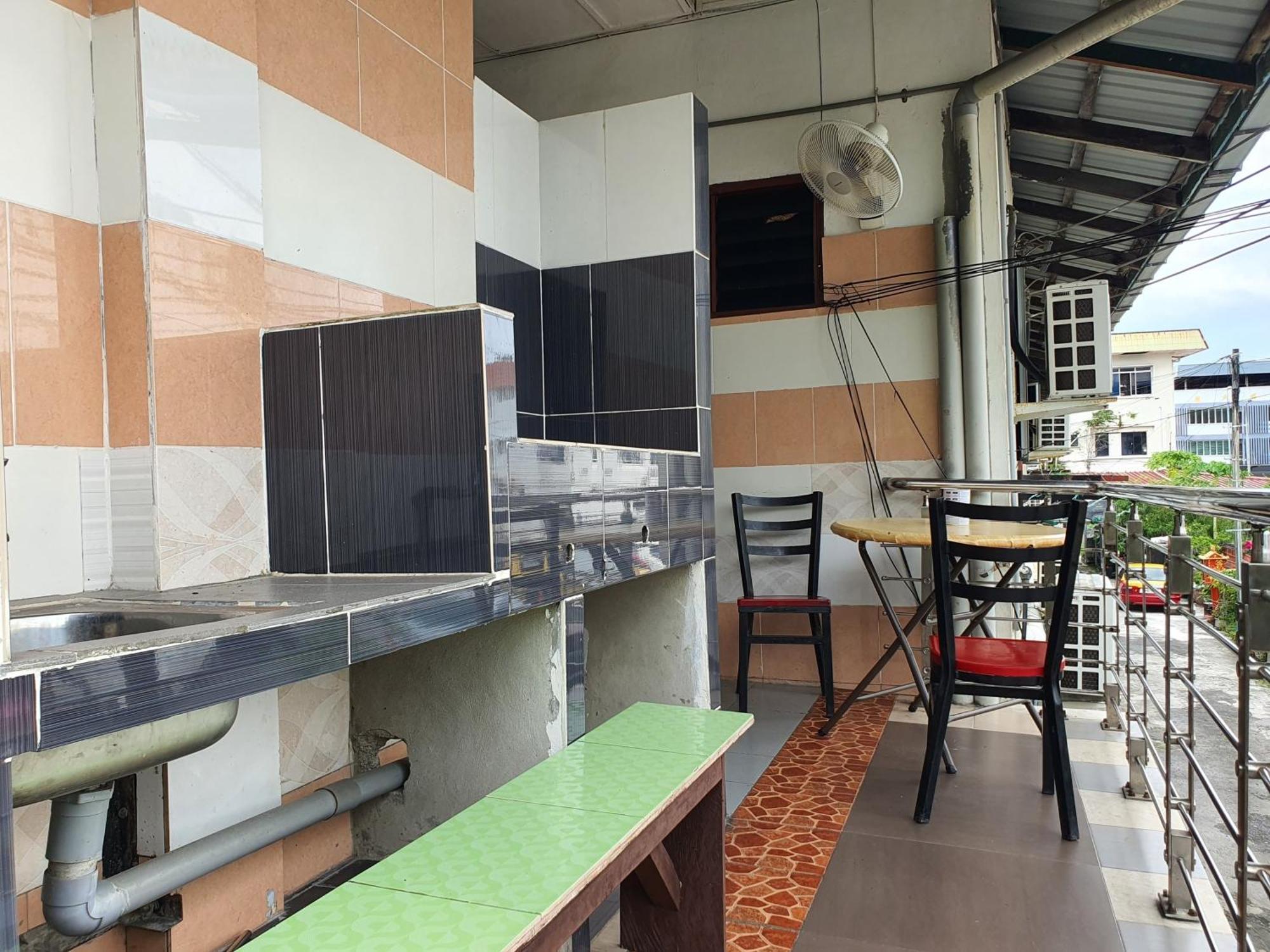 Oyo 90972 Jj Homestay Miri Eksteriør billede