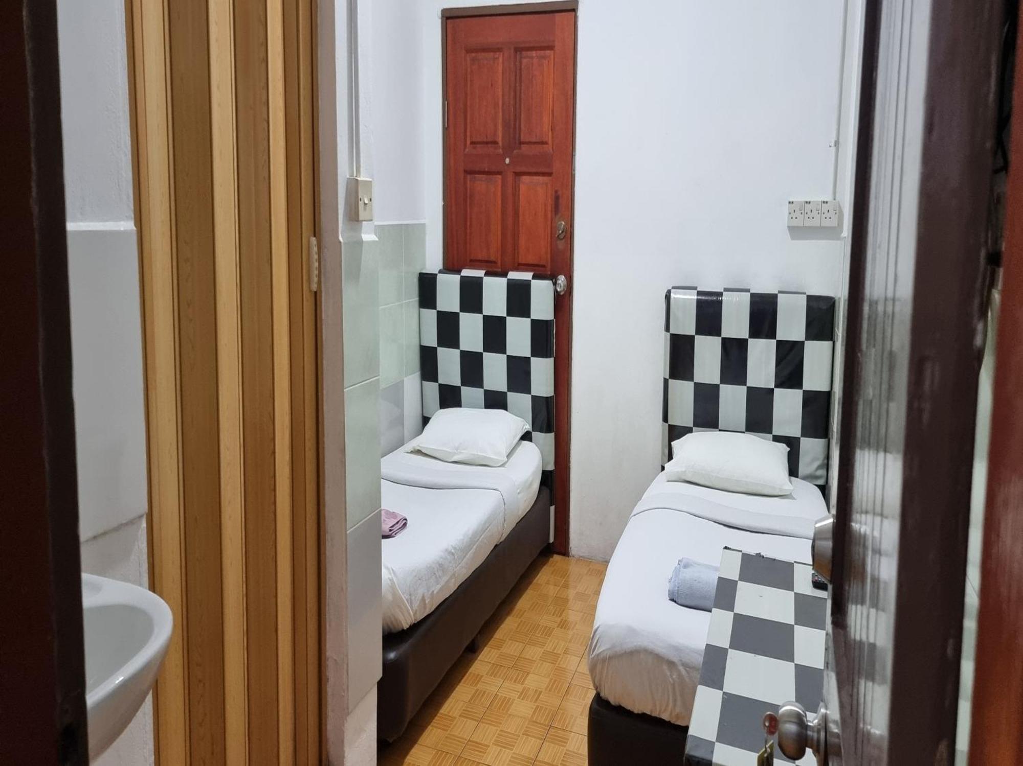 Oyo 90972 Jj Homestay Miri Eksteriør billede